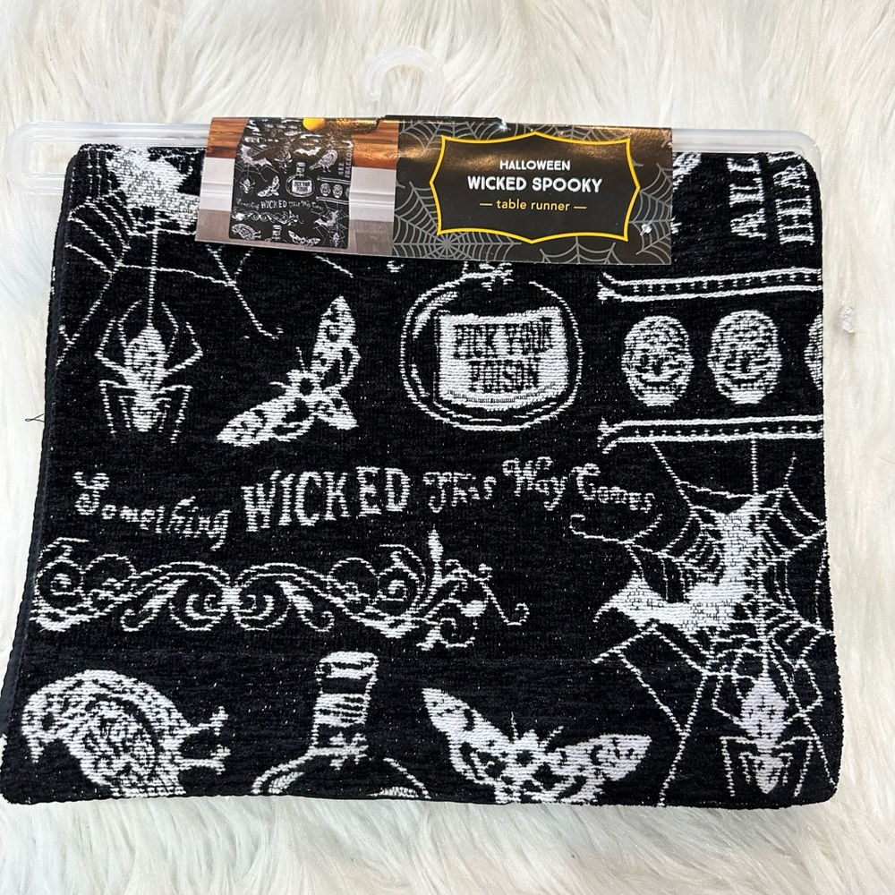 Halloween Table Runner - Picture 4 of 5